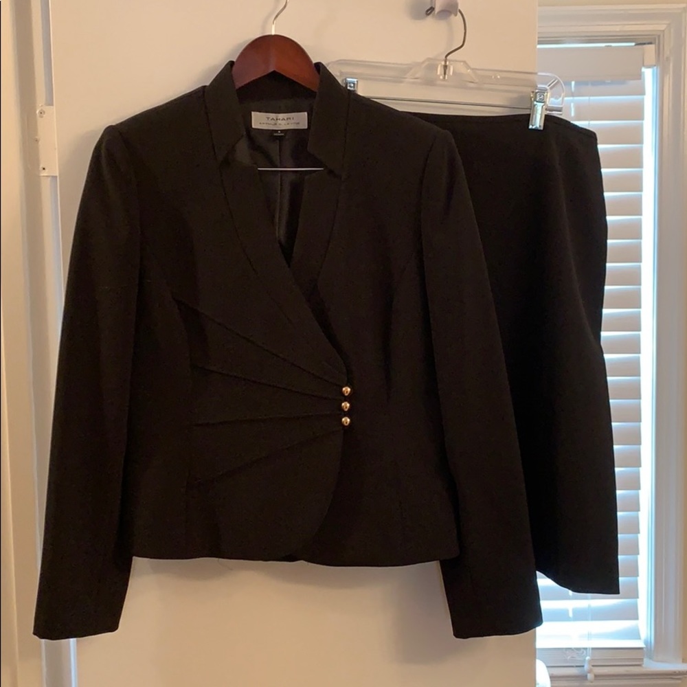 Tahari skirt suit